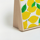 Side profile of HÄDDEN Lemon scratcher showing the stable triangular base. Ergonomic angle tailored for cats' scratching needs